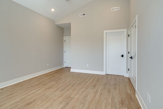 Building Photo - 4 Bedroom Rental in The Nations!