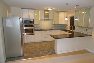 Building Photo - 555 Coventry Lane