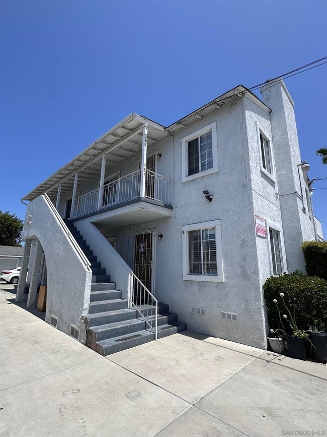 Building Photo - 387 Vance St
