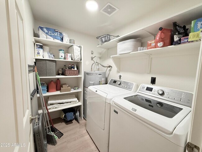 Building Photo - 5640 E Bell Rd