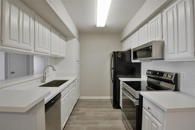 Building Photo - 12955 Woodforest Blvd
