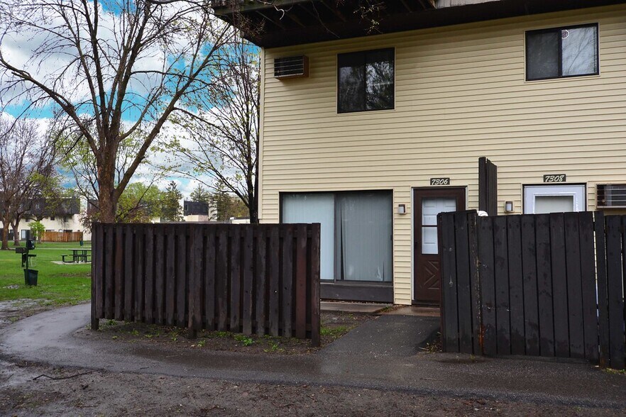 Building Photo - 7306 72nd Ln N