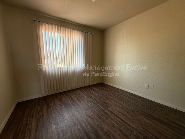 Building Photo - 4717 N 82nd Ave