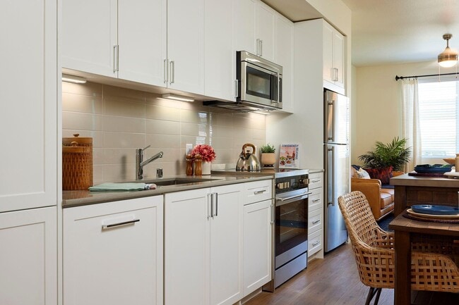 Building Photo - 74300 Country Club Dr