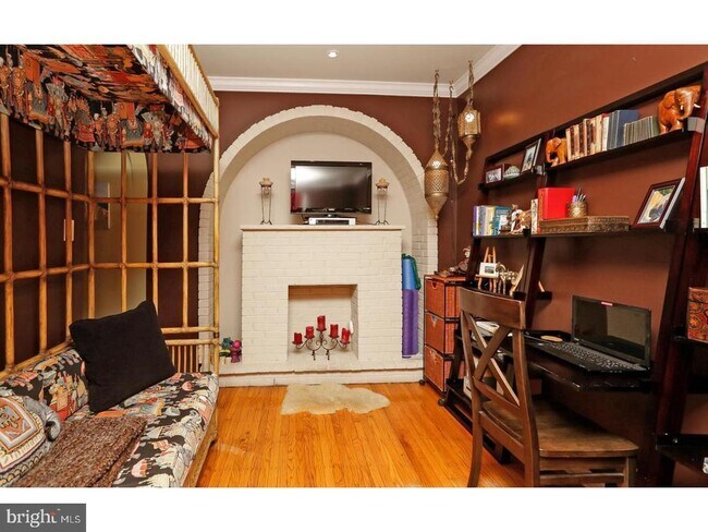 Building Photo - 2306 Spruce St