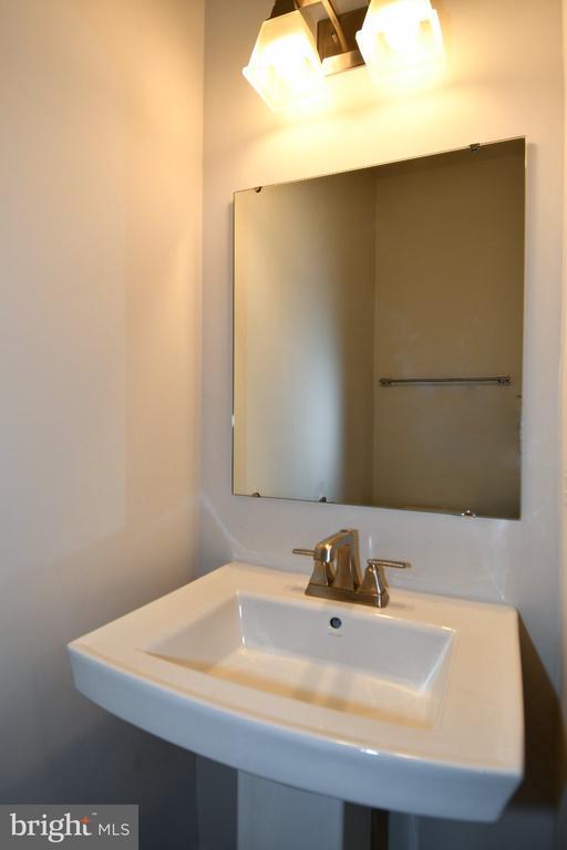 Building Photo - 4917 Crest View Dr