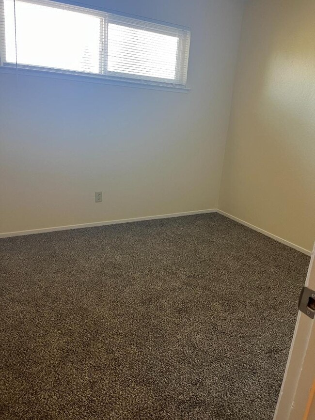 Building Photo - 1281 Juniper Dr