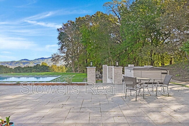 Building Photo - 345 Montair Dr