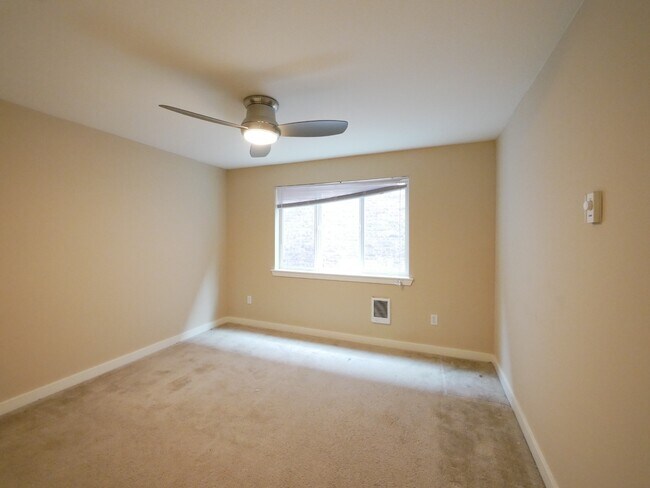 Building Photo - Exceptional Condo in Capitol Hill Available for Rent!