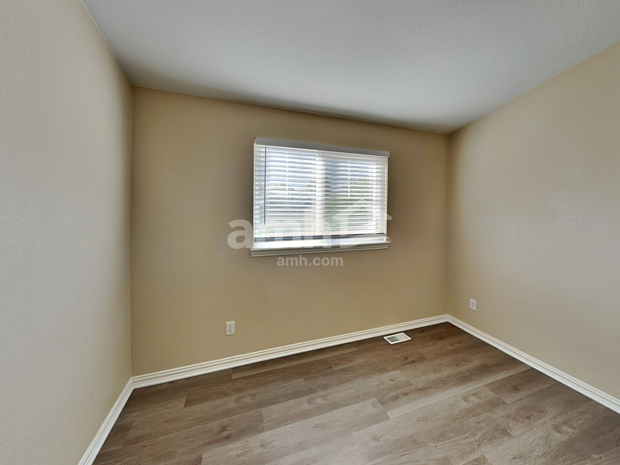 Building Photo - 2828 S Killarney Way