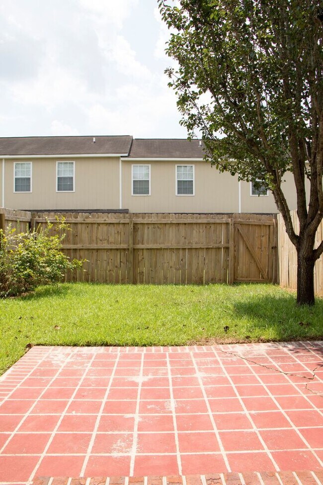 Building Photo - Quail Hollow