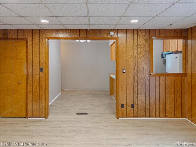 Building Photo - 34381 Rosslyn St