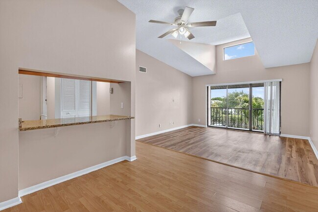 Building Photo - 624 Sea Pine Way