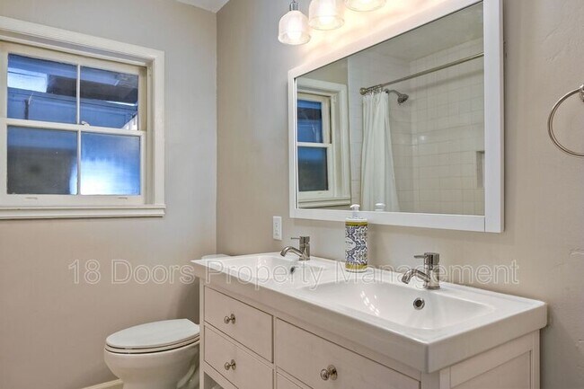 Building Photo - 254 G Ave