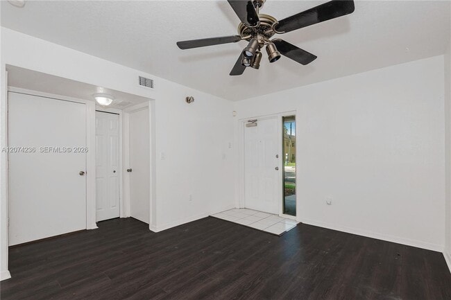 Building Photo - 975 NE 34th Ave