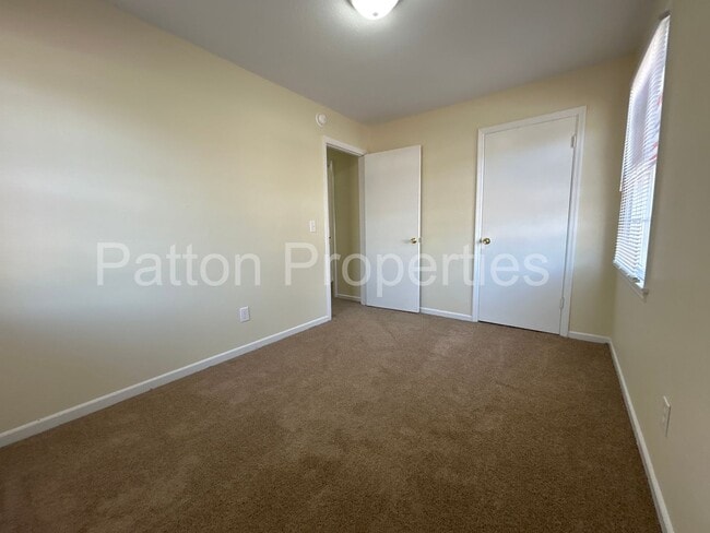 Building Photo - Oak Grove Community