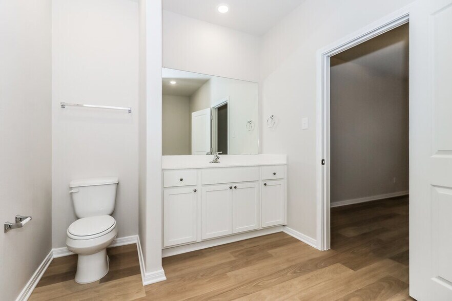 Building Photo - 416 Mustang Trot Dr