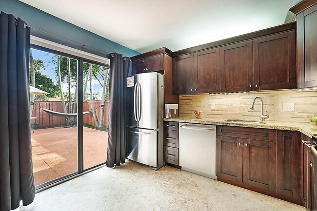 Building Photo - 2876 Waterford Dr S