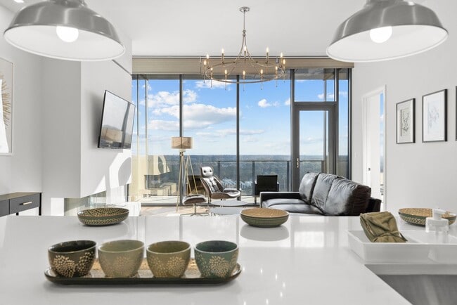 Building Photo - Premier Penthouse Suite at Seven 88 West Midtown-