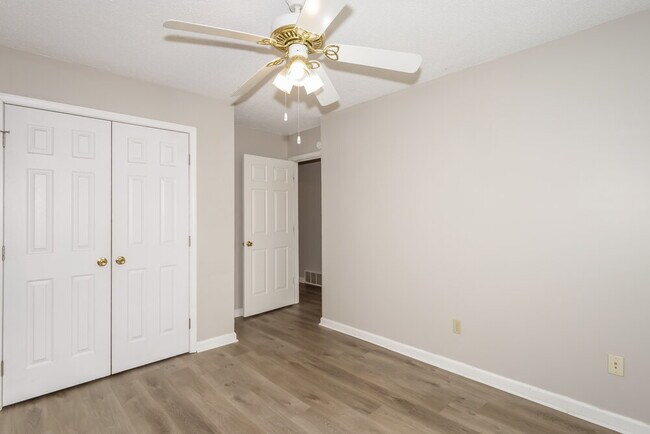 Building Photo - 6940 Brady Hill Dr