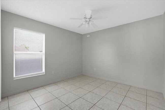 Building Photo - 112 Azalea Dr