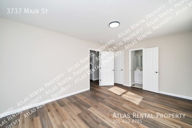 Building Photo - 3737 Main St