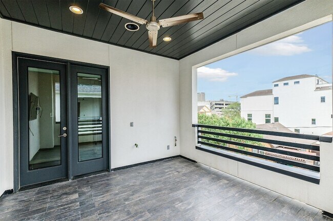 Building Photo - 711 W Clay St