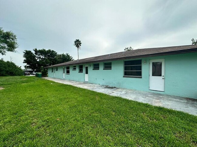 Building Photo - 3405 Palm Dr