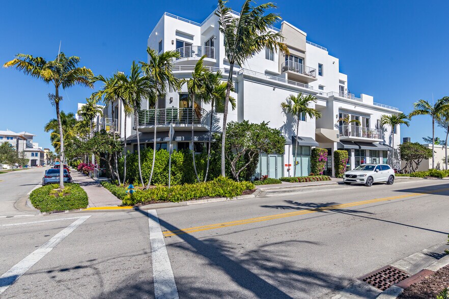 Building Photo - 111 SE 2nd St