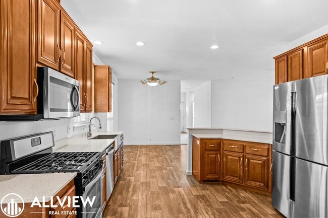 Building Photo - Stylish and beautiful 3-Bed Home with Land...