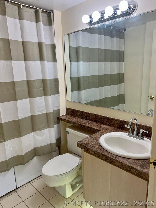 Building Photo - 3119 Kingston Ct