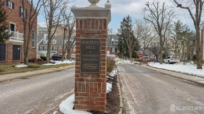 Building Photo - 57 Boston St