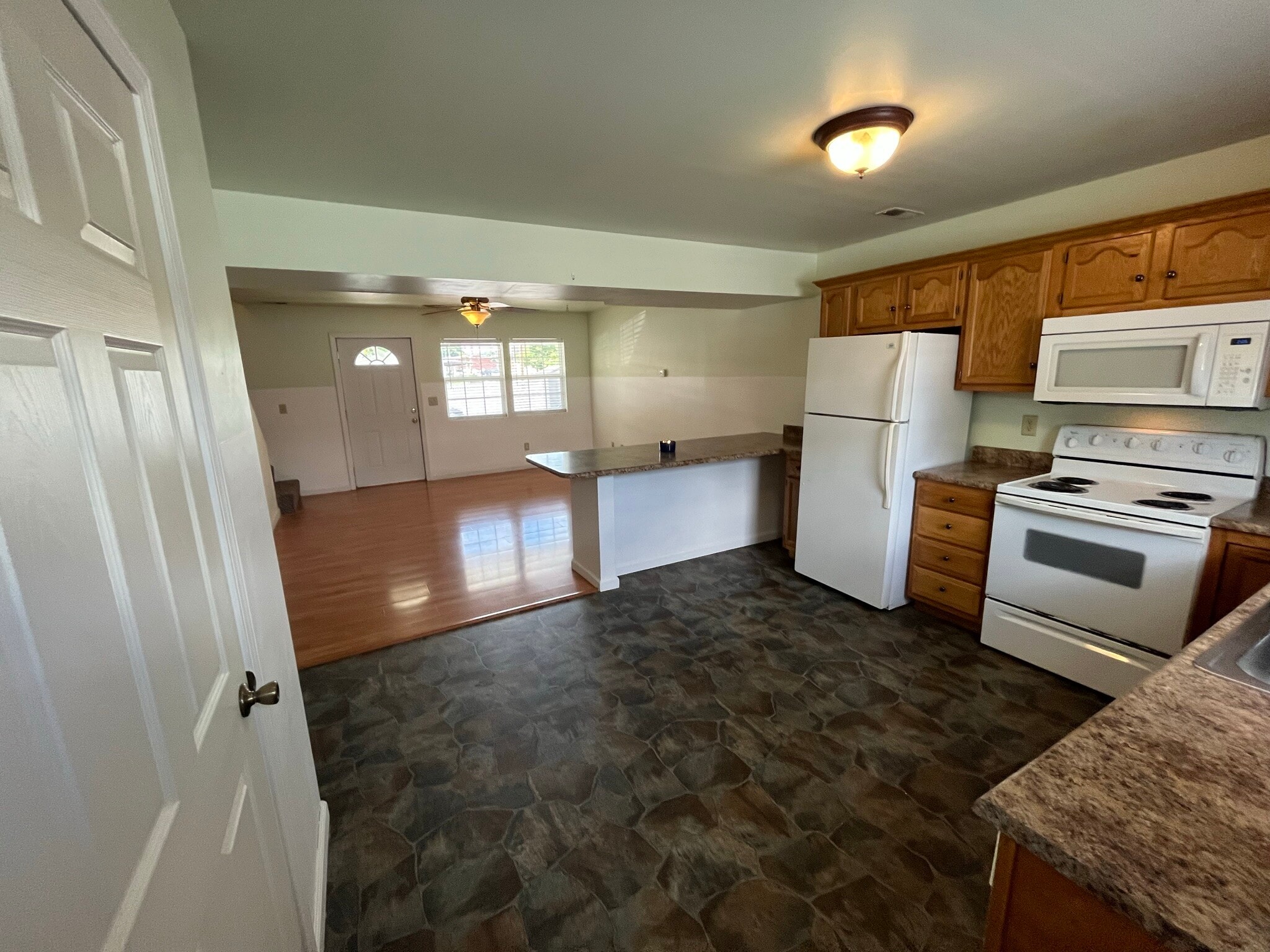 Building Photo - 9 - 13 E Verity St.