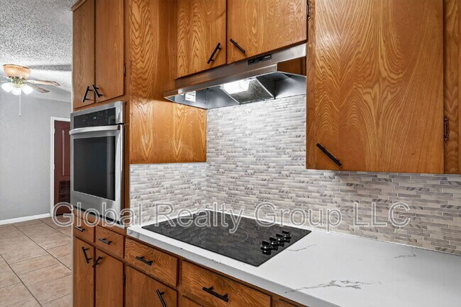 Building Photo - 138 Bobolink Dr