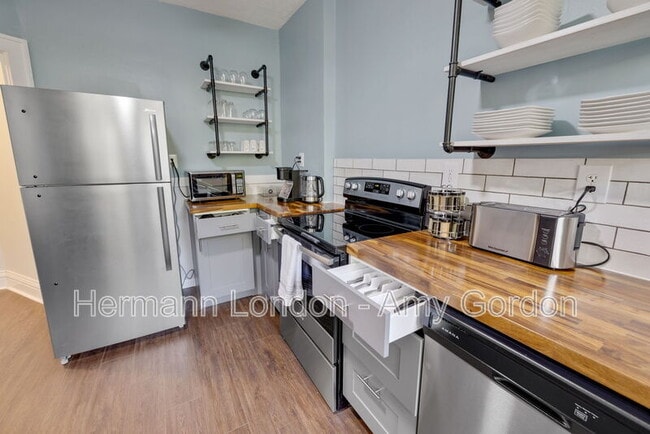 Building Photo - 6024 Dewey Ave