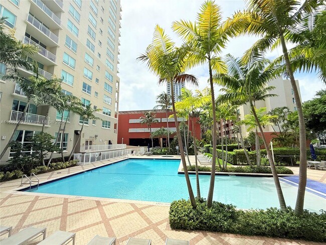 Building Photo - 2000 N Bayshore Dr