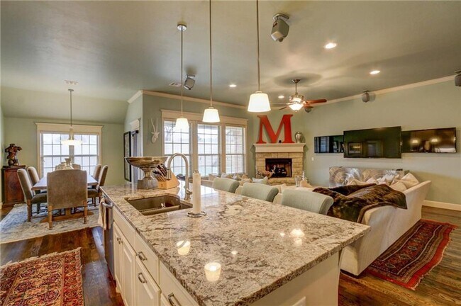 Building Photo - Stunning Edmond Home- Regency Pointe-Neigh...