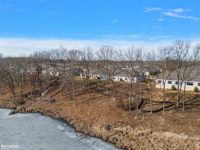 Building Photo - 10457 Pickerel Lk Dr