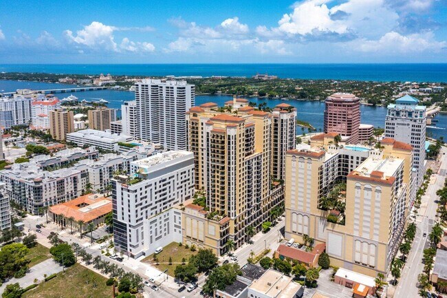 Building Photo - 701 S Olive Ave