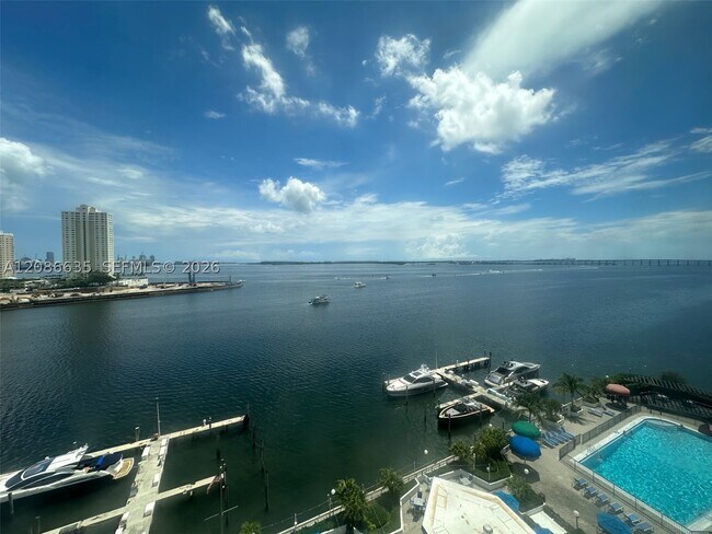 Building Photo - 905 Brickell Bay Dr