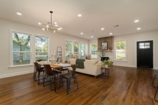 Building Photo - 918 Front St