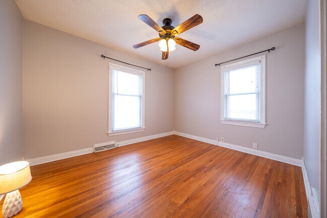 Building Photo - 3531-2 1/2 2 1/2 St NE