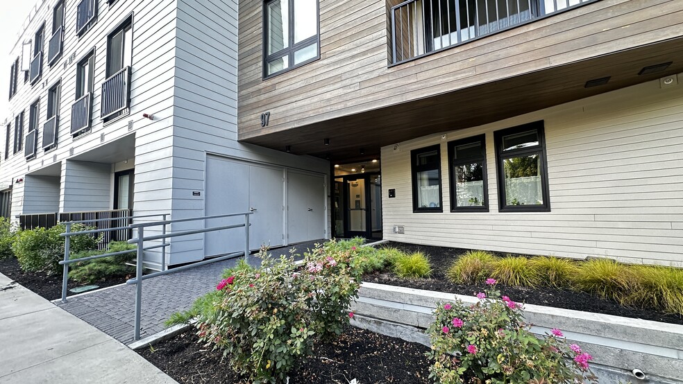 Building Photo - 97 Elmwood St