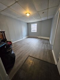 Building Photo - 2nd level 4 bedroom 2 bathroom apartment