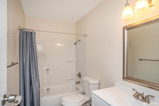 Building Photo - 1Bd/1Ba Kirkland Apartment