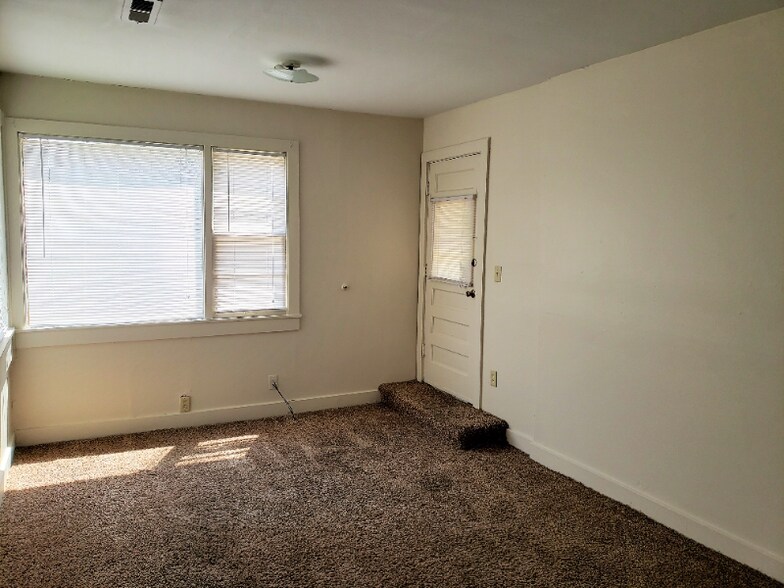 Building Photo - 667 N Meridian Ave