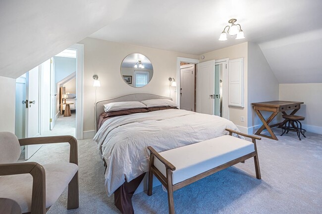 Building Photo - Quaint 4 bedroom Erie Home with Central Air & Garage Parking