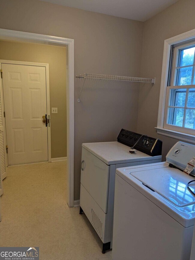 Building Photo - 1785 Brambletts Walk