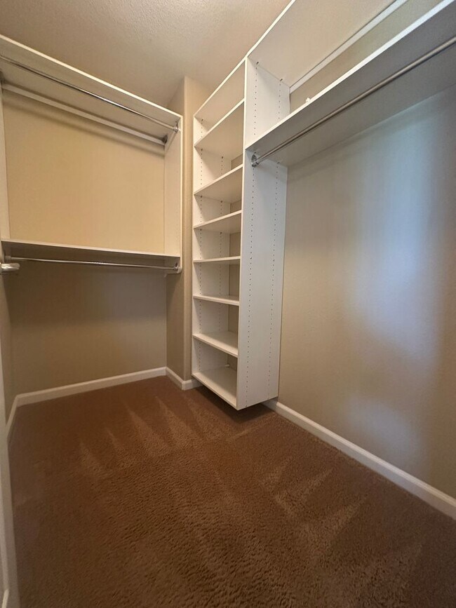 Building Photo - Gorgeous 3 Bed, 2 Bath in Gated Community in Brentwood