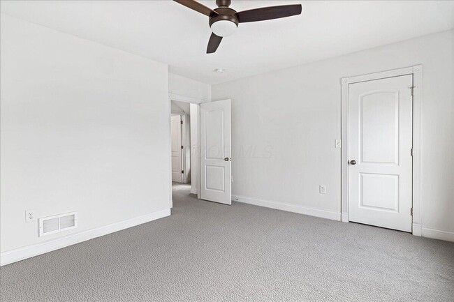 Building Photo - 866 E Starr Ave